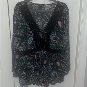 Torrid Floral Lace Trim V Neck Top SZ 1